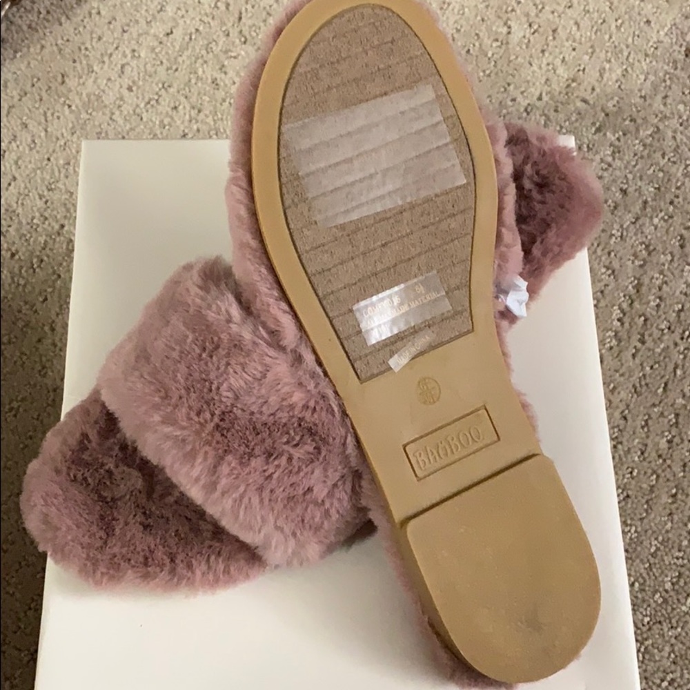 Fuzzy slippers - Picture 2 of 2